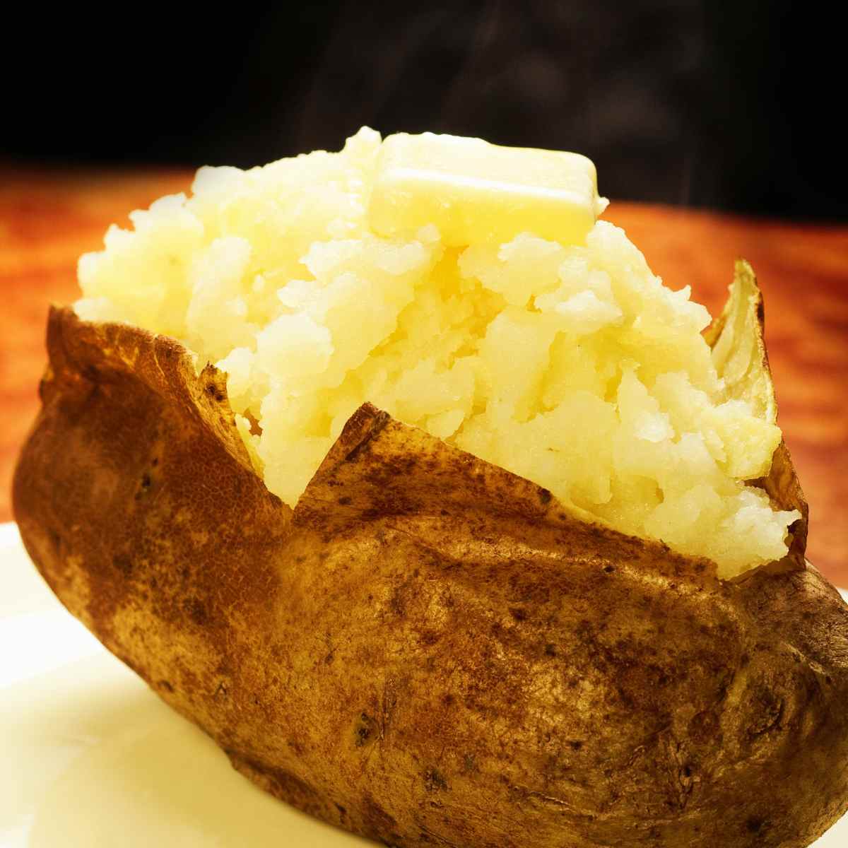 A jacket potato split open to reveal the insides.