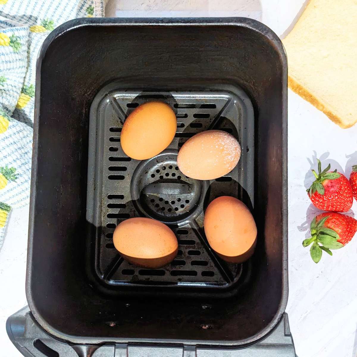 4 eggs in an air fryer basket