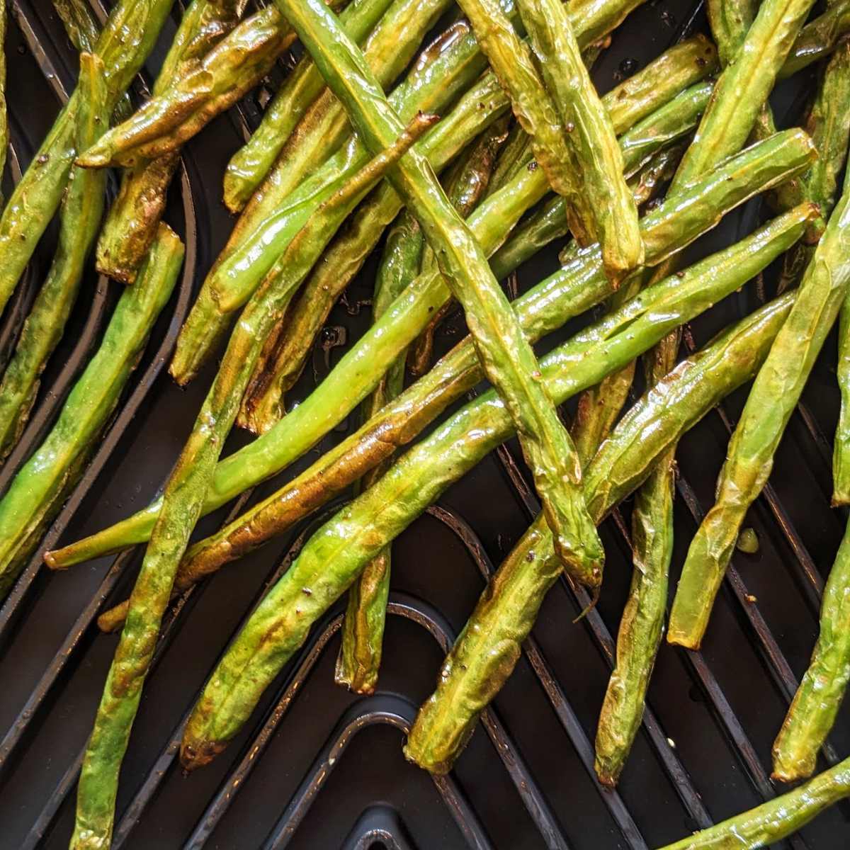 Green beans in air fryer basket